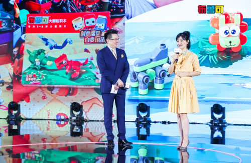 胡可出席布鲁可发布会霸气飙金句：这种玩具我捧定了！