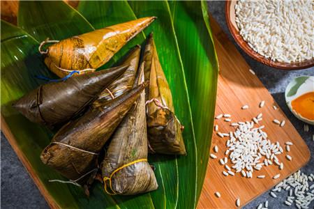 粽子可以带叶子用微波炉热吗 微波炉加热粽子要注意什么？