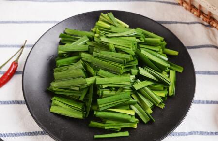 吃韭菜回奶吗 吃韭菜回奶了怎么办