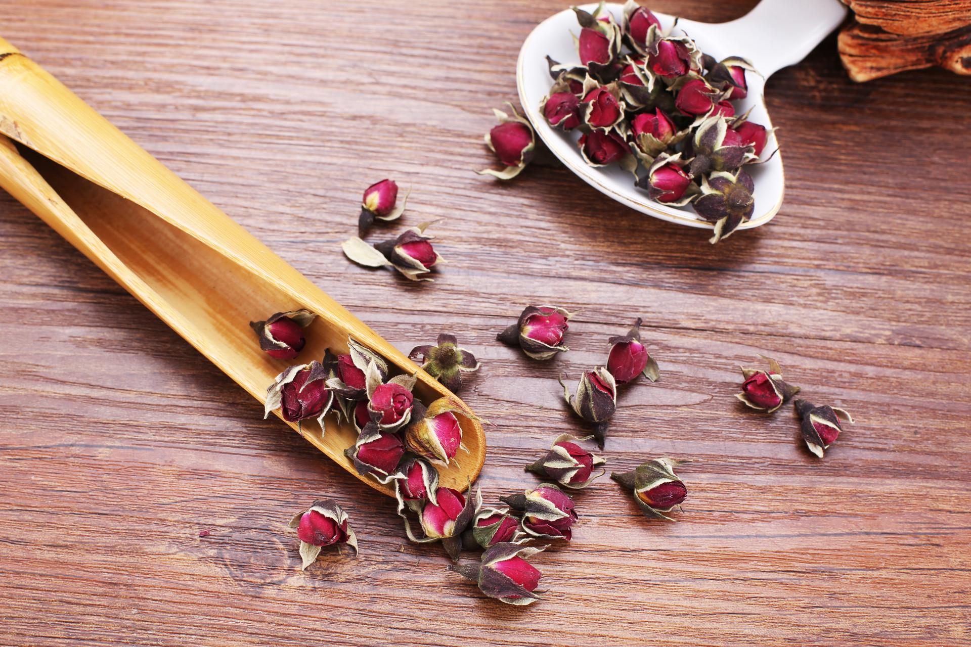 玫瑰和桂圆泡水有什么功效