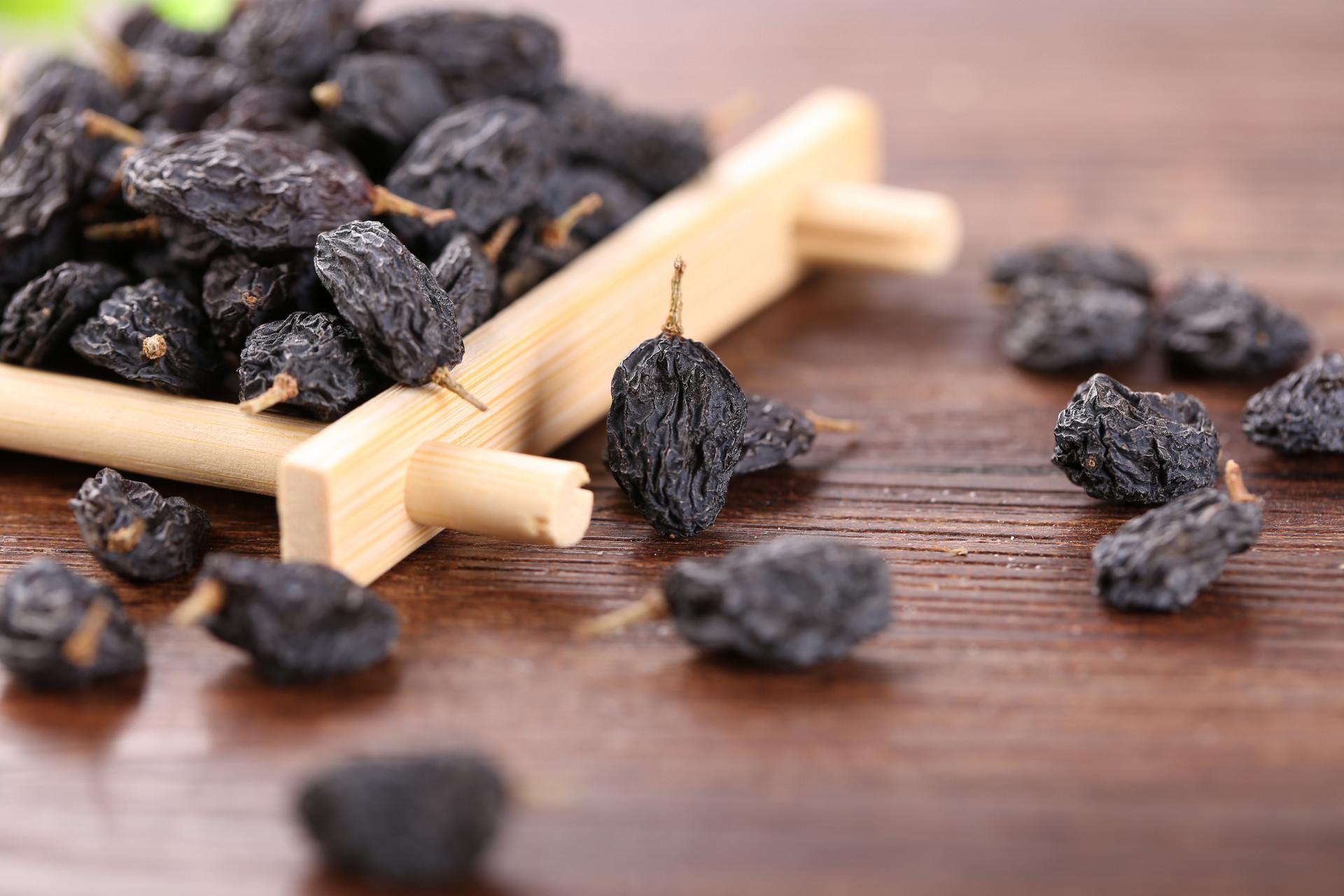 黑枸杞搭配什么泡水喝最好