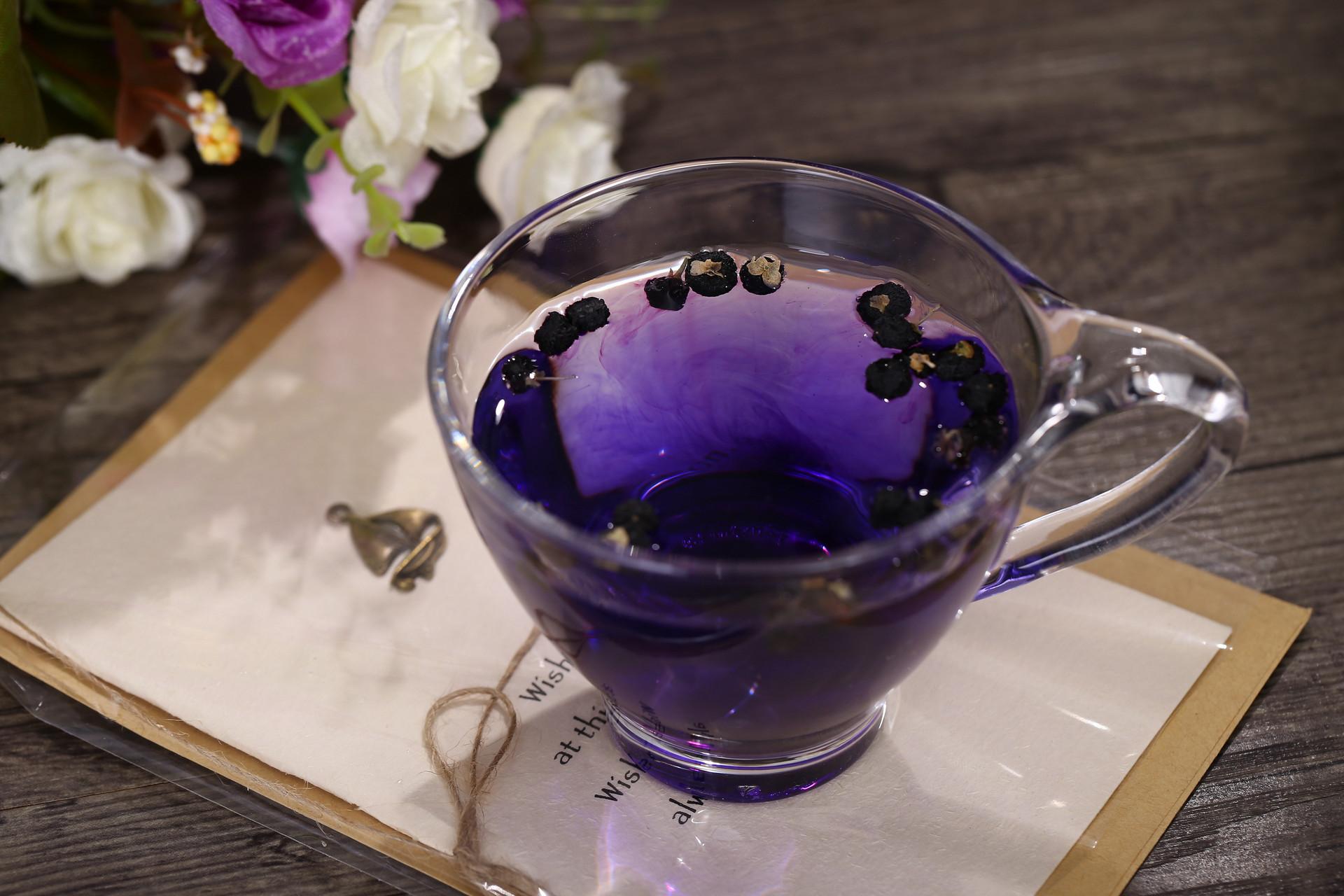 黑枸杞和菊花一起泡水喝的功效