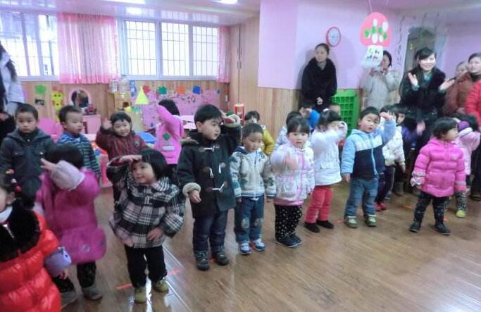 幼儿园体育板凳乐教案