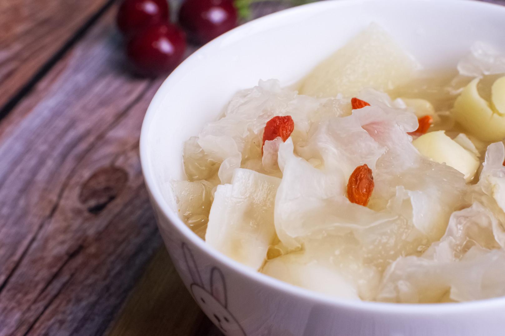 小孩可以吃银耳莲子汤吗