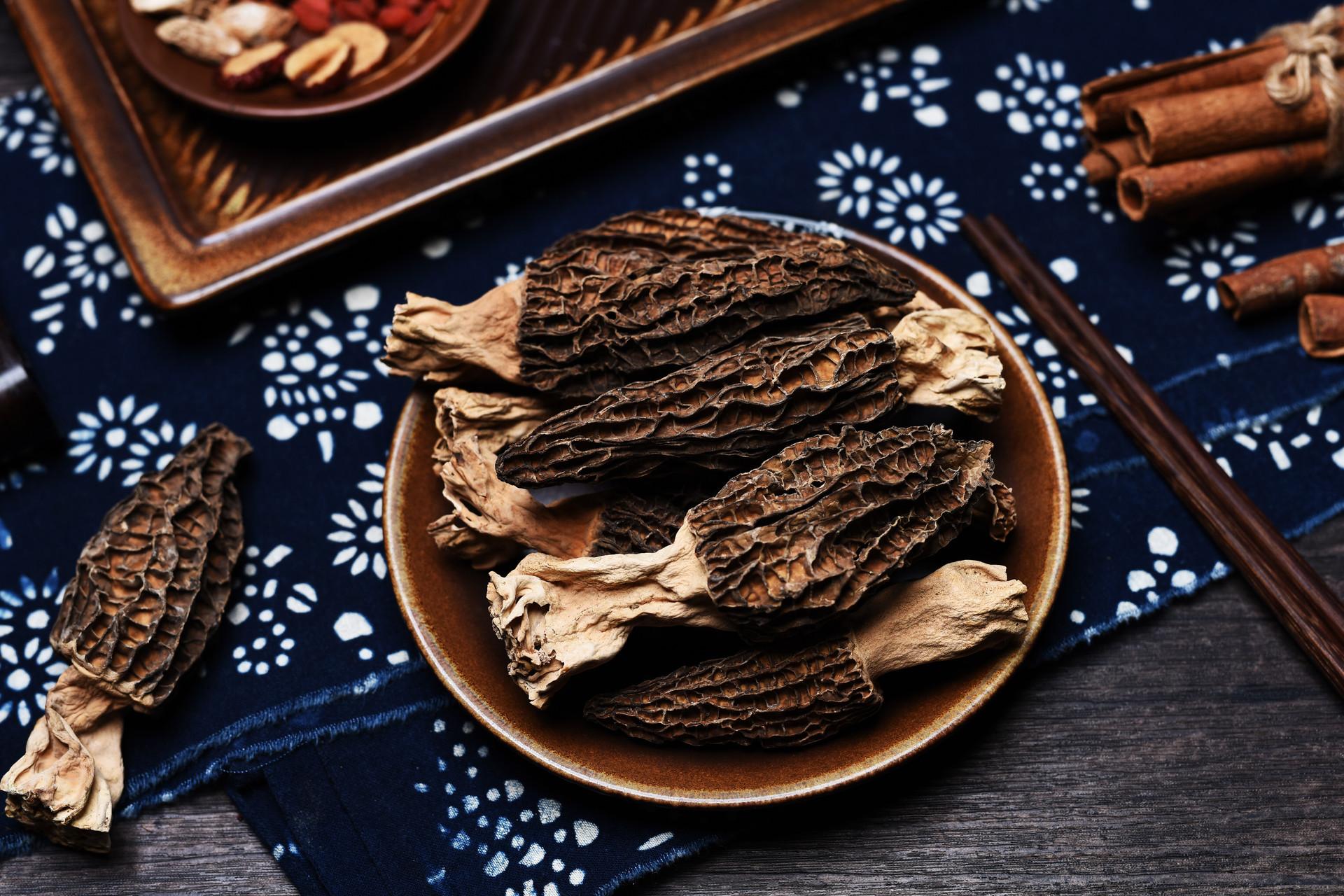 小孩吃羊肚菌会早熟吗