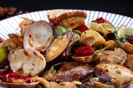 花甲里面的黑色是屎吗