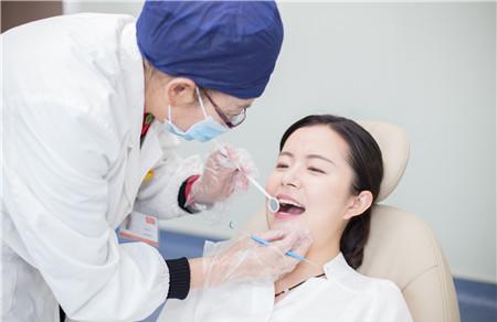 口腔溃疡一直不好是艾滋病吗 口腔溃疡跟艾滋病有关系吗？