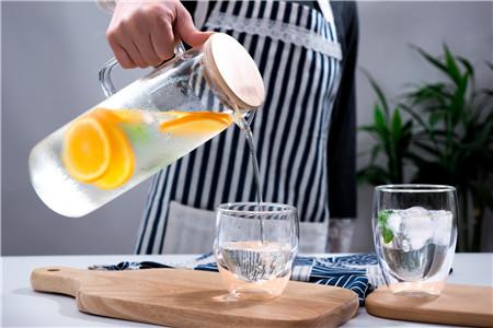 想生男孩能喝柠檬水吗