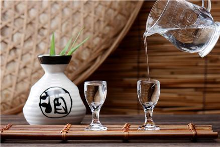 有口腔溃疡可以用白酒漱口吗