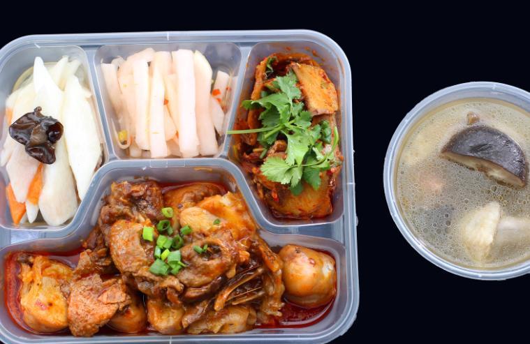 吃完饭的一次性餐盒是什么垃圾 装了饭菜的一次性餐盒是什么垃圾