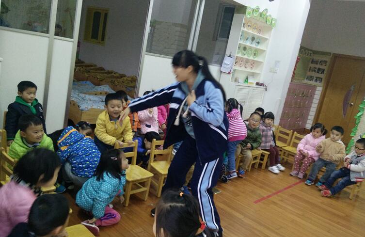小班游戏猫和老鼠教案
