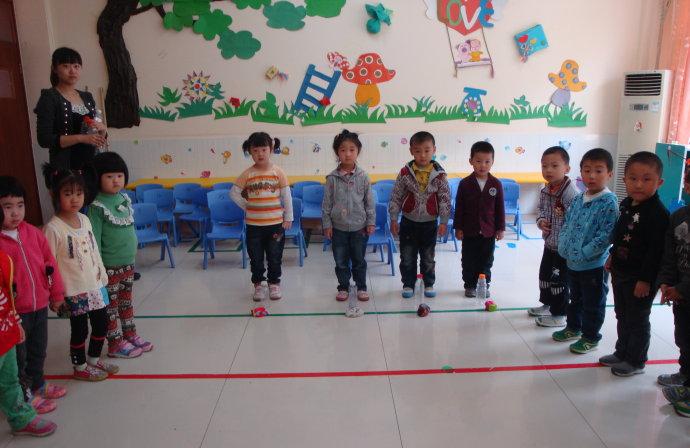 小班健康我和响瓶一起玩教案