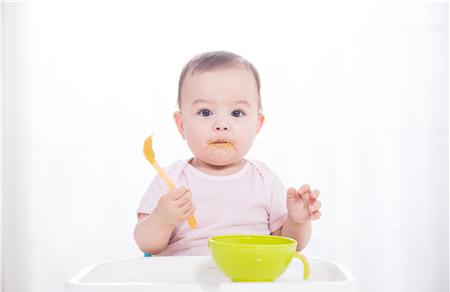 宝宝过度喂养有哪些症状 这些表现家长需要了解