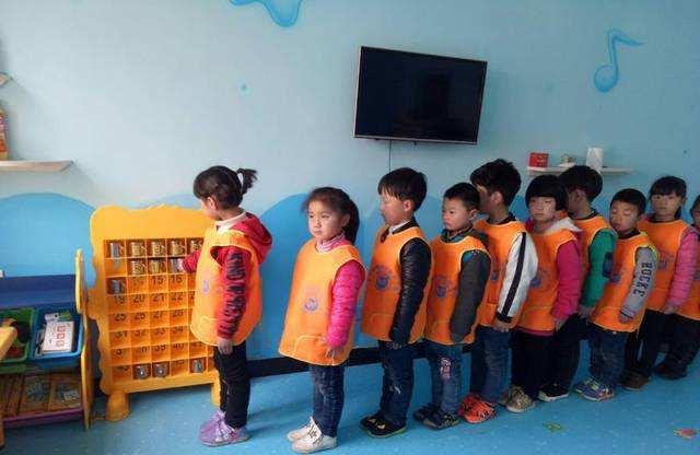 小班宝宝爱喝水教案