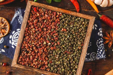 花椒水泡脚后排毒反应