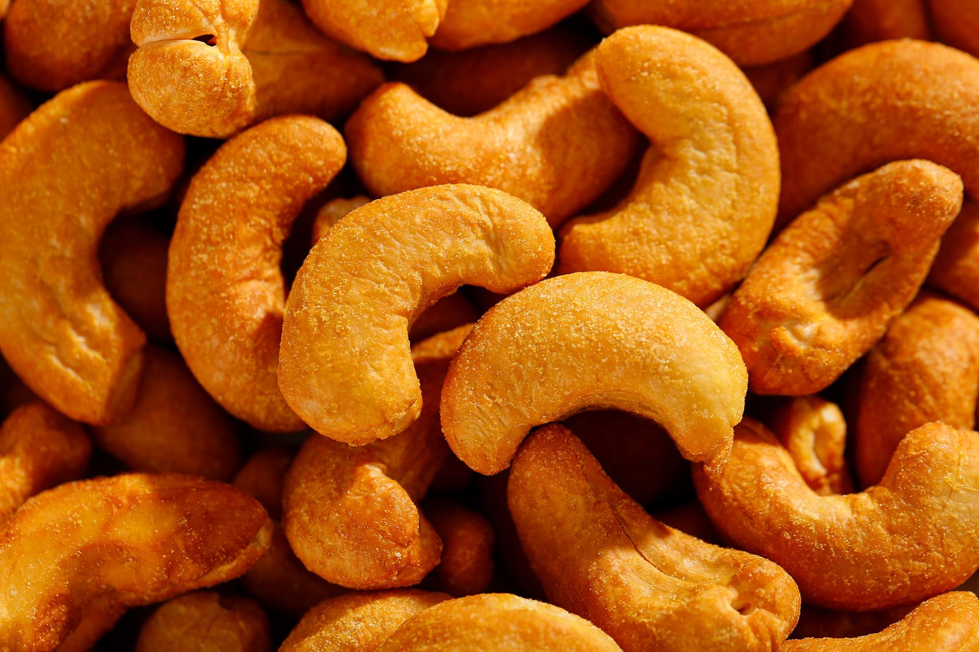 腰果带皮好还是不带皮好