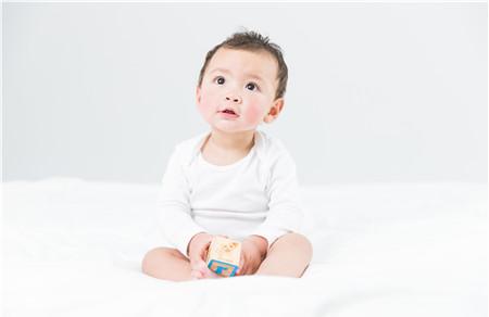 三个月的宝宝发烧怎么办  这四种处理方法帮助退烧