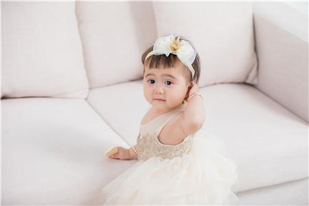 宝宝看投影仪好还是电视好