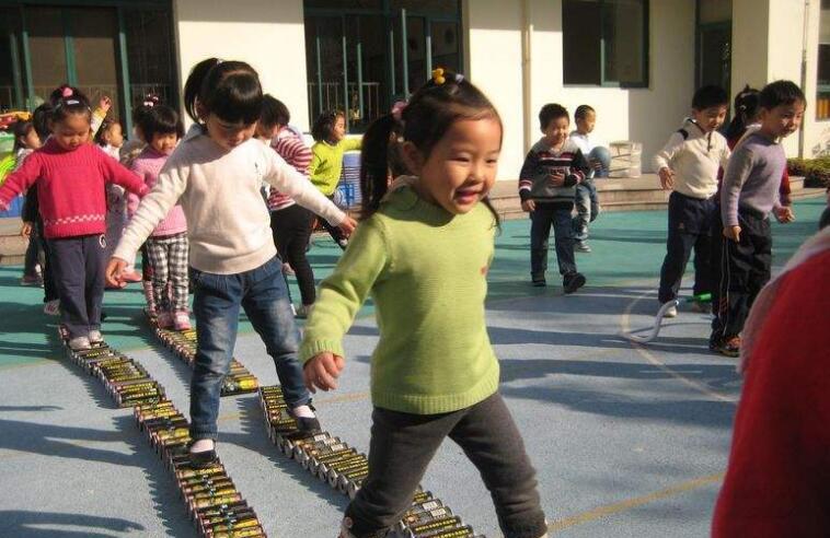 中班聪明勇敢的小兔教案