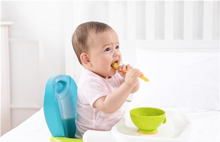 婴儿多久可以吃盐 婴儿吃盐要注意哪些事项