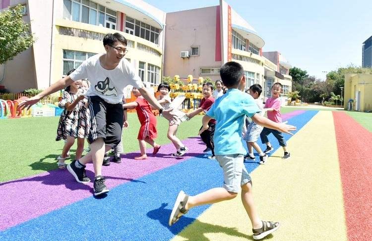 小班健康老鹰捉小鸡教案
