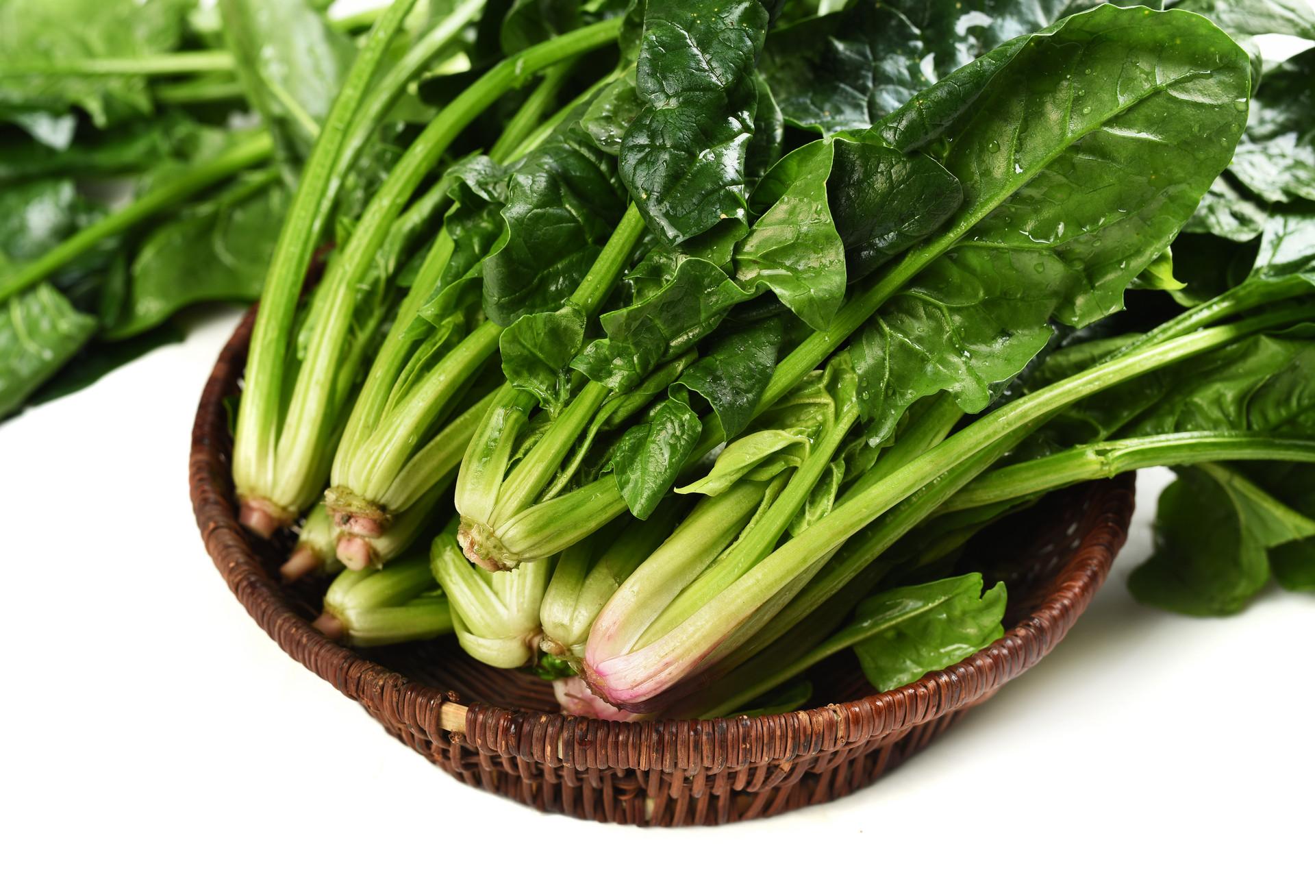 菠菜汁能把衣服染黑吗