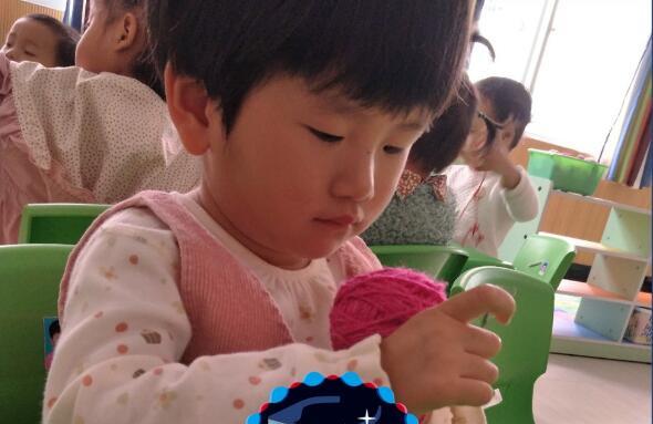 中班绘画多彩的毛线团