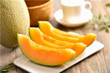 吃了哈密瓜嗓子不舒服怎么回事