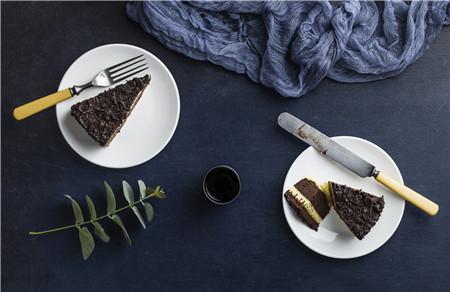 慢性咽炎可以吃巧克力蛋糕吗