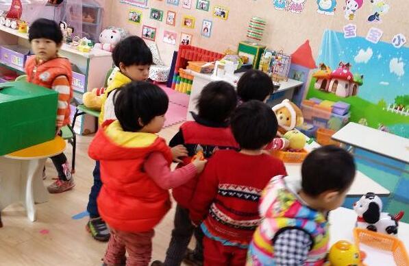 小班奇妙的箱子教案