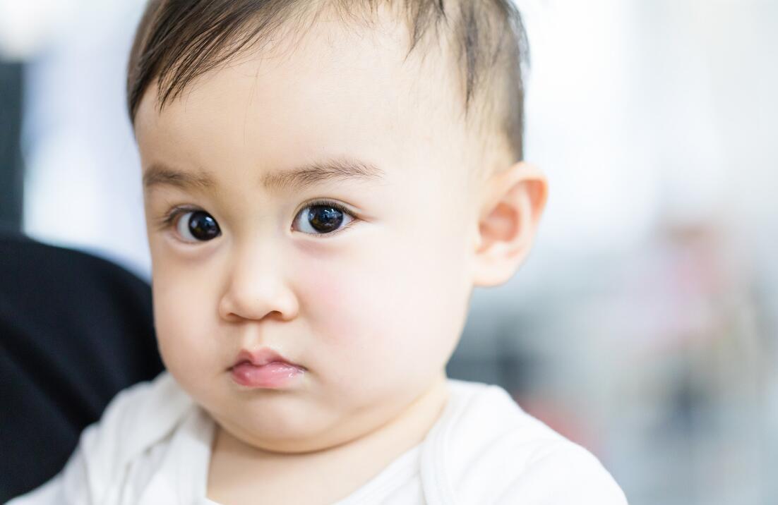 小儿眼内异物的症状