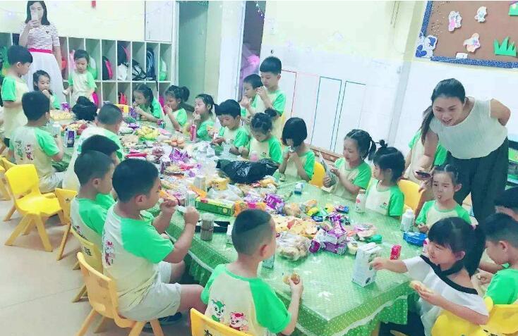 大班诗歌快乐的小屋教案