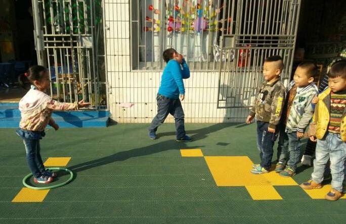 大班体育我和沙包一起玩教案