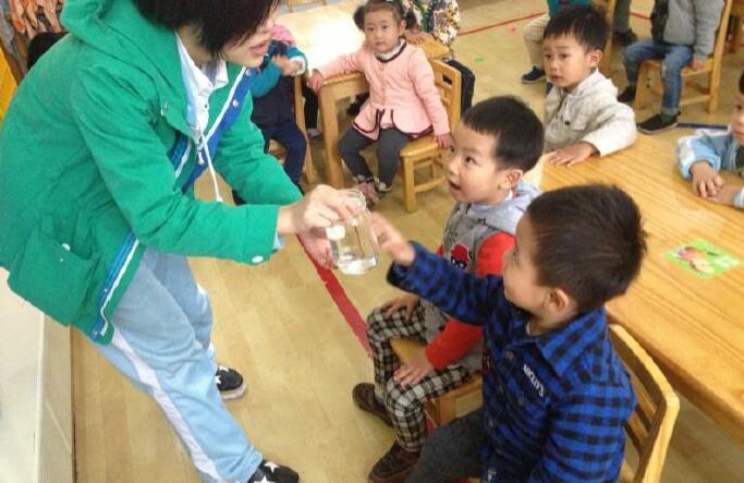 中班科学水宝宝搬家教案