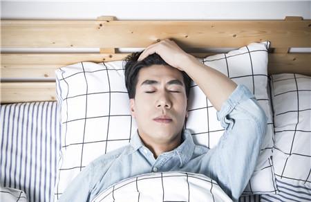 睡觉时身体抖一下是什么原因