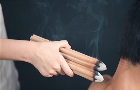 吹风扇感冒艾灸方法