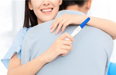 尿液能检查出怀孕吗 不止能验孕，孕期尿液颜色还能反映身体状况，别大意