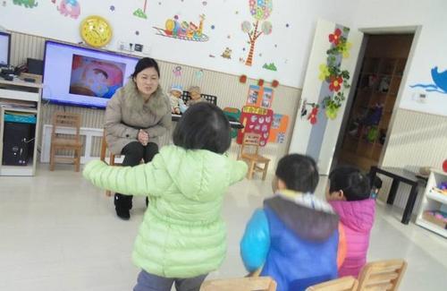 小班音乐睡吧布娃娃教案