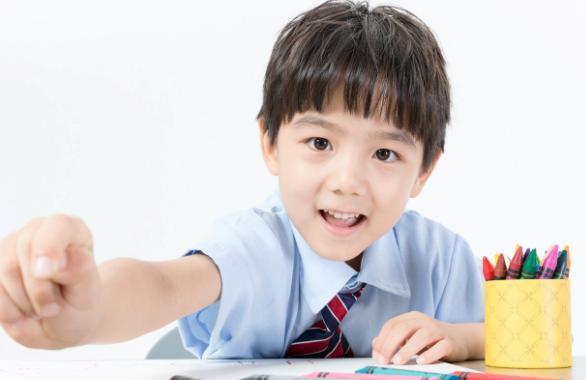 孩子過(guò)早寫(xiě)字的危害有哪些 過(guò)早讓孩子寫(xiě)字的弊端