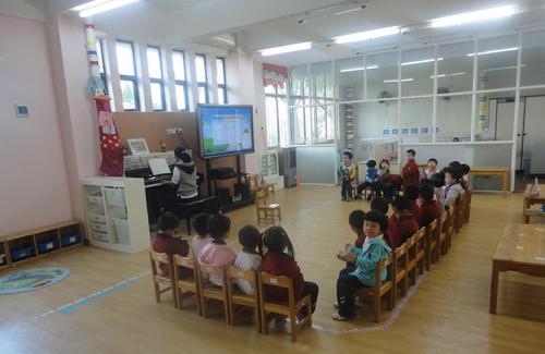 大班音乐小小按摩师教案