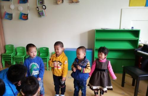 中班小小按摩师教案