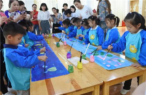 中班美术五彩缤纷的烟花教案