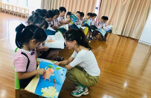 中班交通安全红灯停绿灯行教案