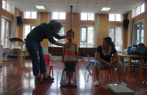 小班语言小熊想长高教案