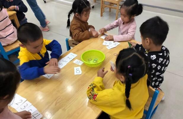 中班数学敲门声教案