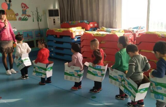 小班健康小刺猬运纸箱教案