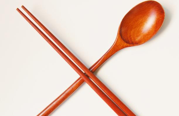 孩子几岁应该学会使用筷子 孩子多大学用筷子合适
