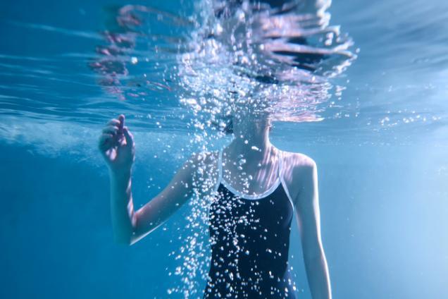 孩子游泳怕水怎么克服 怎么样让孩子克服害怕游泳