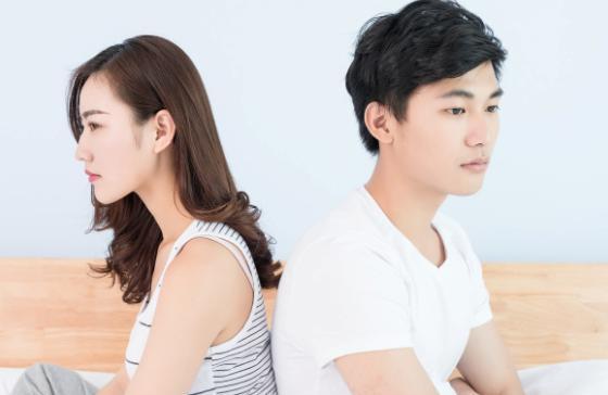 父母當(dāng)著孩子的面吵架的影響
