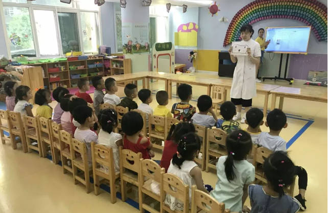 幼儿园大班语言窗外的垃圾教案